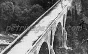 Η γέφυρα στα 1900 σε φωτογραφία του Γεώργιου Πανταζίδη από τη Βήσσανη